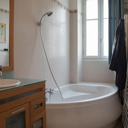 Beautifully Decorated Apartment In Paris *